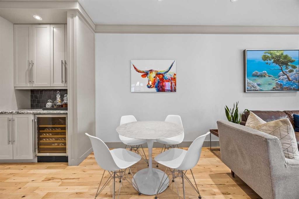 211 32 Avenue Nw, Calgary, AB - Indoor Photo Showing Dining Room