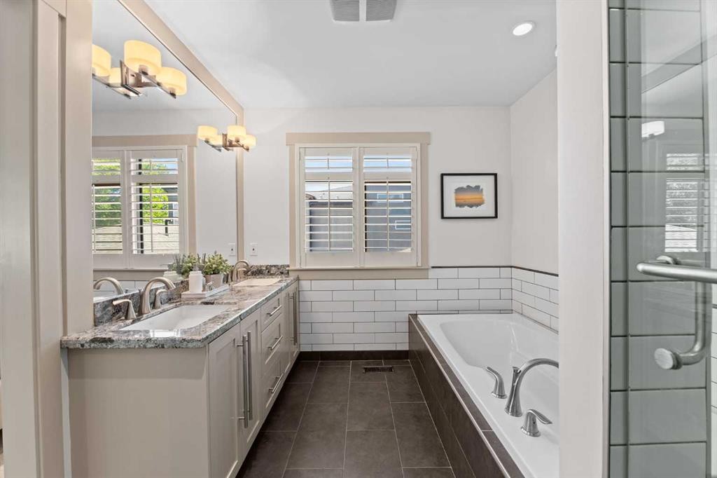 211 32 Avenue Nw, Calgary, AB - Indoor Photo Showing Bathroom