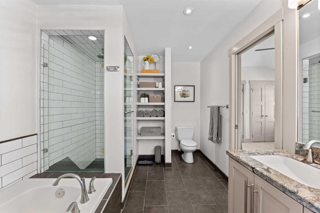 211 32 Avenue Nw, Calgary, AB - Indoor Photo Showing Bathroom