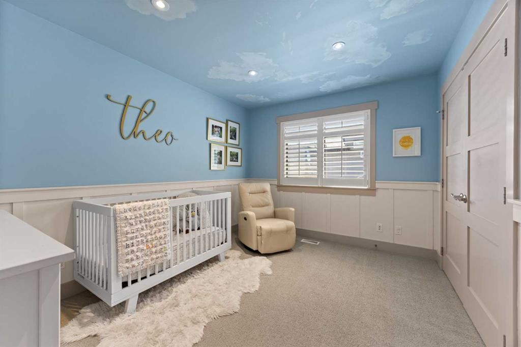 211 32 Avenue Nw, Calgary, AB - Indoor Photo Showing Bedroom