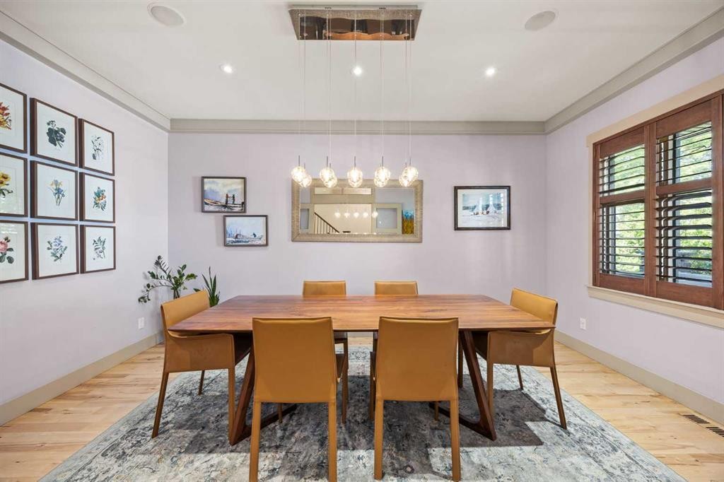 211 32 Avenue Nw, Calgary, AB - Indoor Photo Showing Dining Room