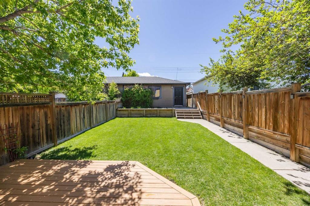 211 32 Avenue Nw, Calgary, AB - Outdoor With Deck Patio Veranda