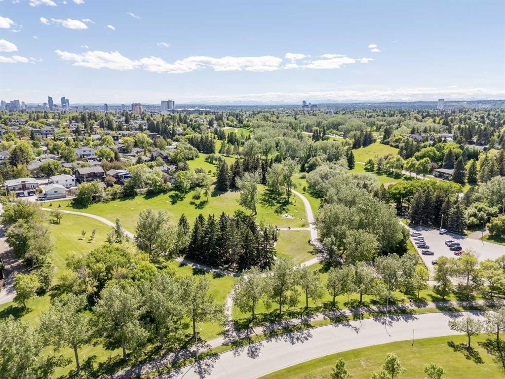 211 32 Avenue Nw, Calgary, AB - Outdoor With View