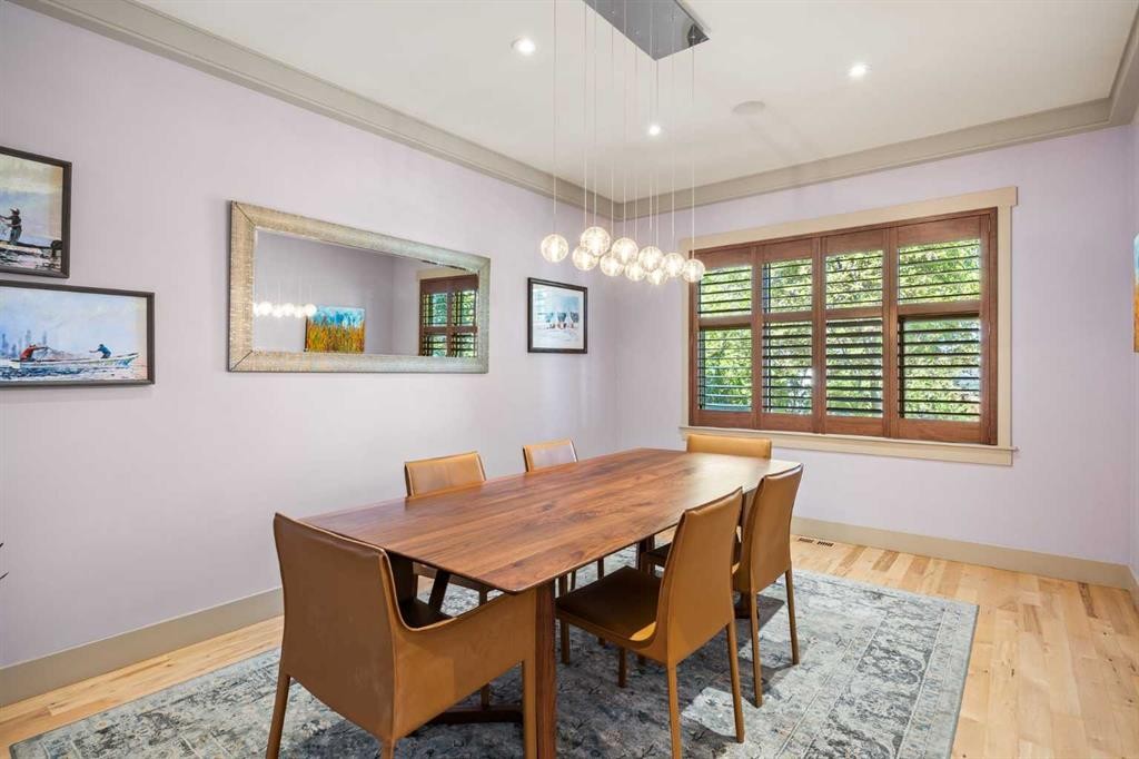 211 32 Avenue Nw, Calgary, AB - Indoor Photo Showing Dining Room