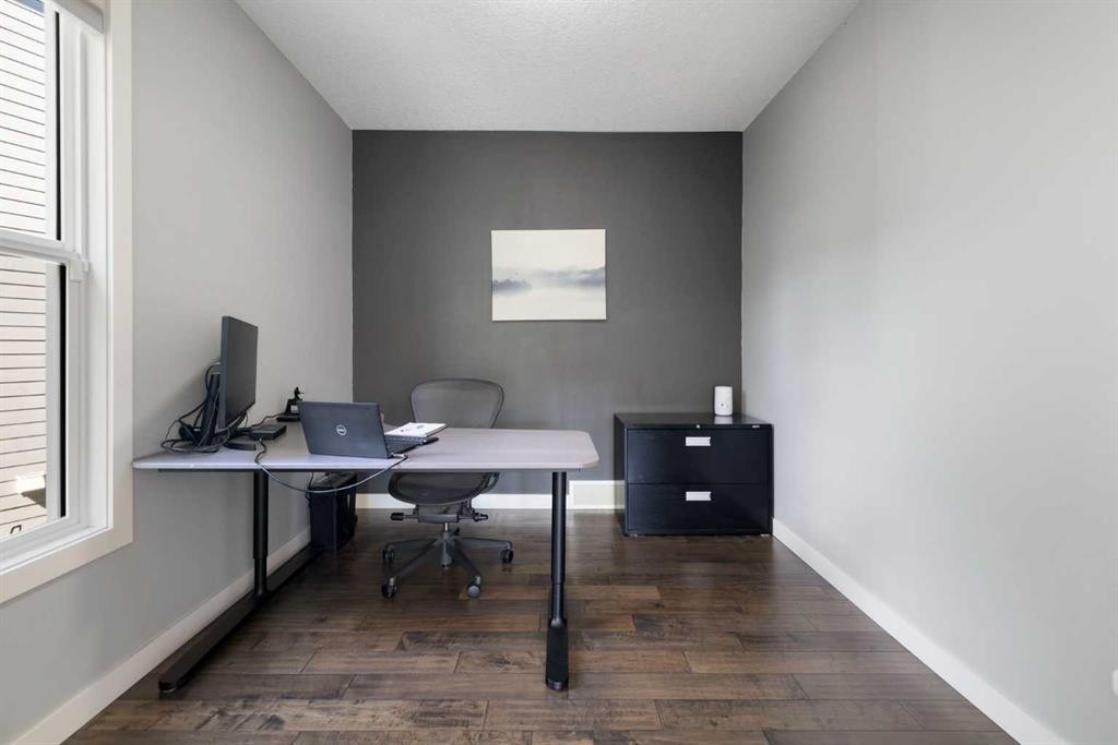94 Masters Mews Se, Calgary, AB - Indoor Photo Showing Office