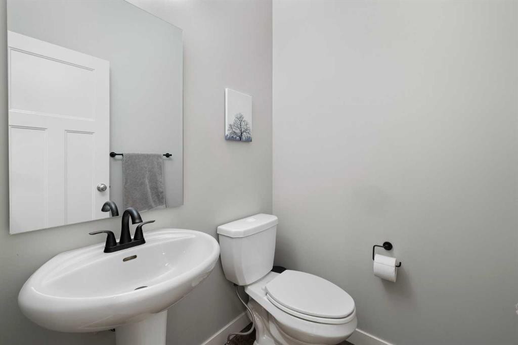94 Masters Mews Se, Calgary, AB - Indoor Photo Showing Bathroom