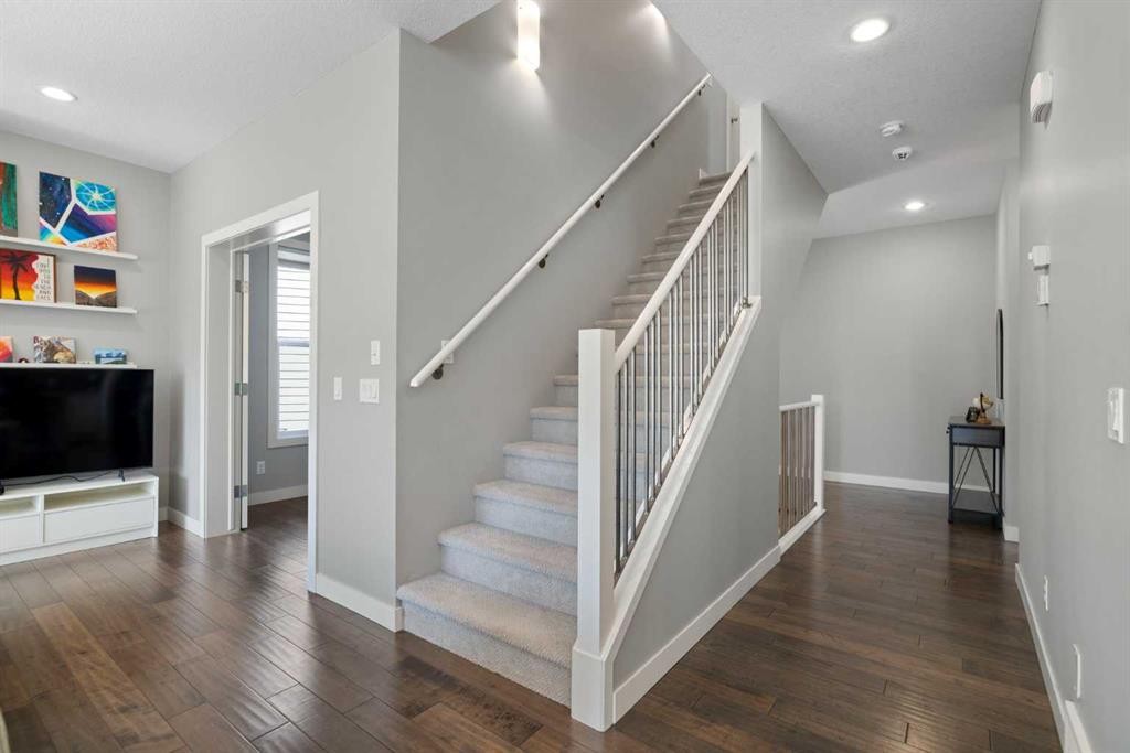 94 Masters Mews Se, Calgary, AB - Indoor Photo Showing Other Room