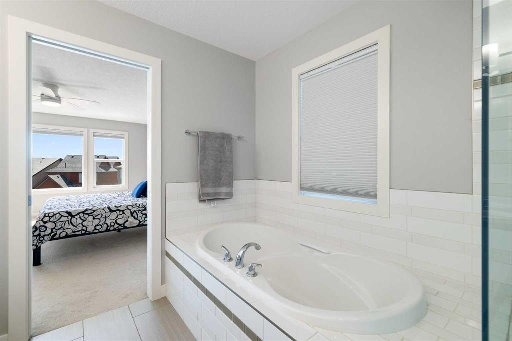 94 Masters Mews Se, Calgary, AB - Indoor Photo Showing Bathroom