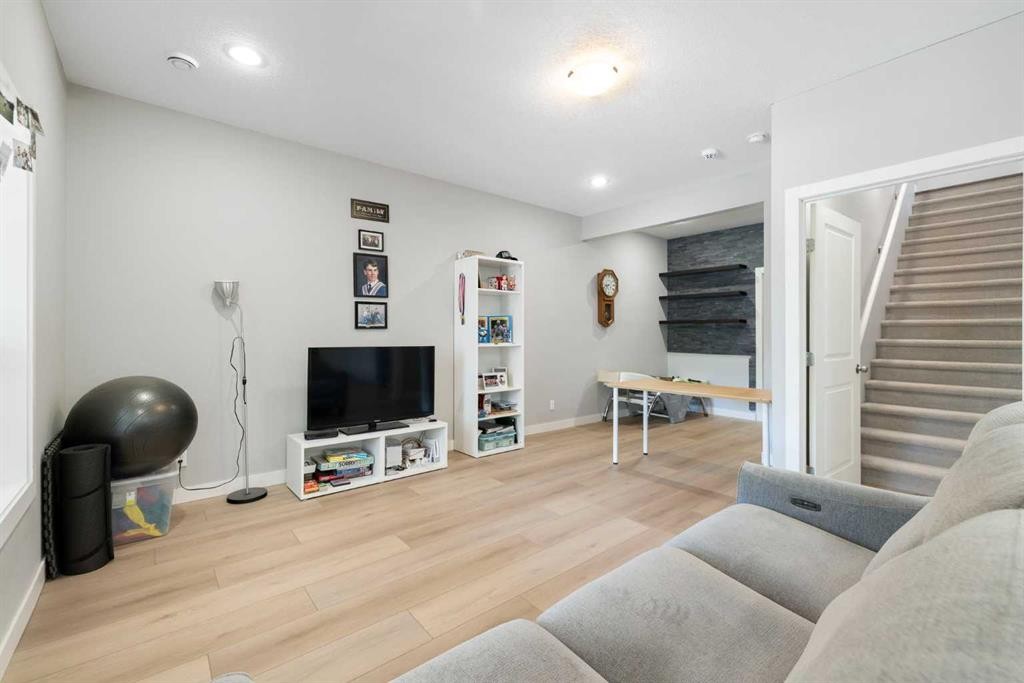 94 Masters Mews Se, Calgary, AB - Indoor Photo Showing Other Room