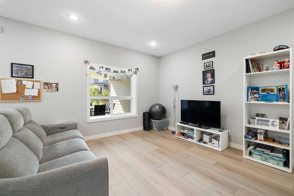 94 Masters Mews Se, Calgary, AB - Indoor