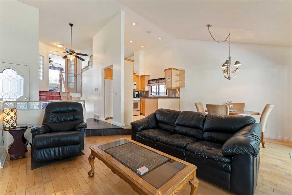 79 Templegreen Place Ne, Calgary, AB - Indoor Photo Showing Living Room
