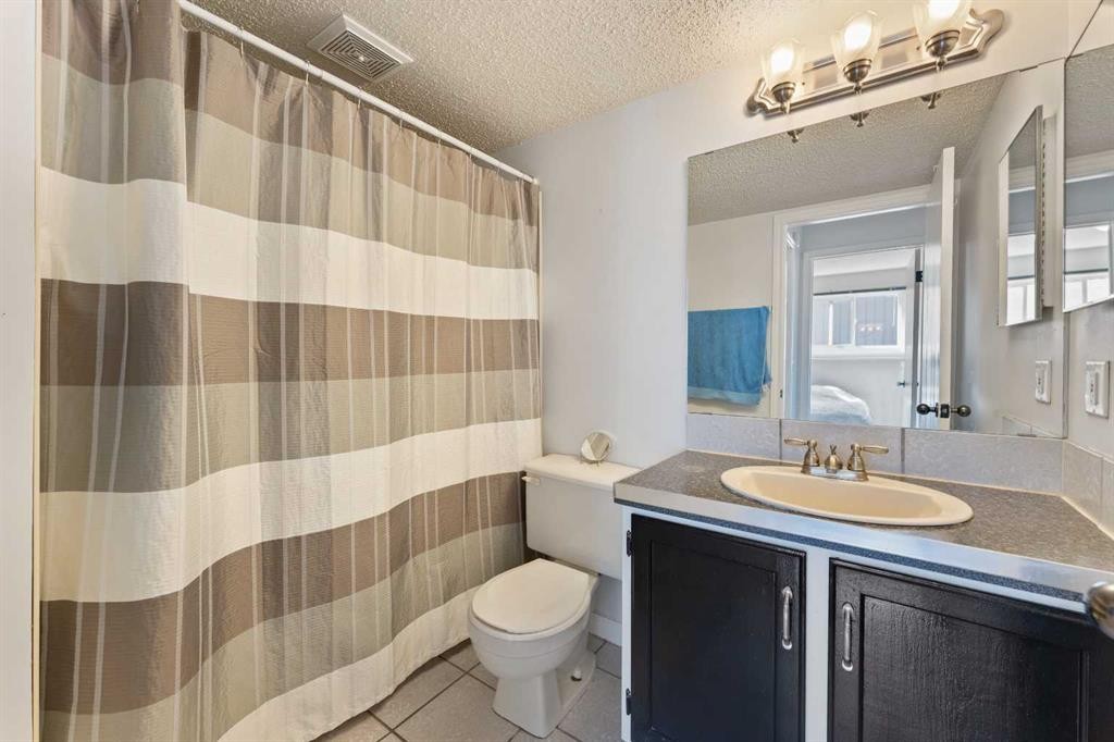 79 Templegreen Place Ne, Calgary, AB - Indoor Photo Showing Bathroom