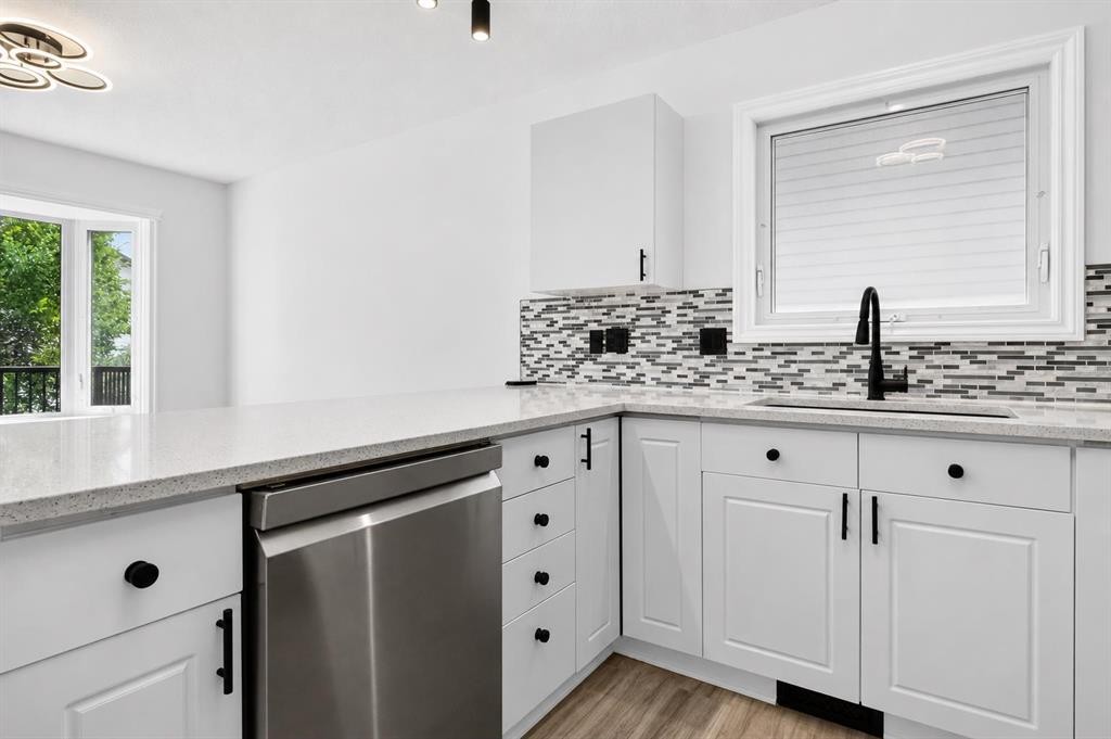 250 Bridlewood Circle Sw, Calgary, AB - Indoor Photo Showing Kitchen