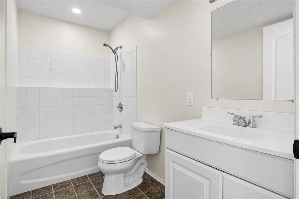 250 Bridlewood Circle Sw, Calgary, AB - Indoor Photo Showing Bathroom