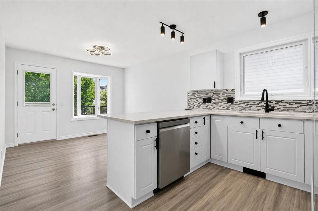 250 Bridlewood Circle Sw, Calgary, AB - Indoor Photo Showing Kitchen