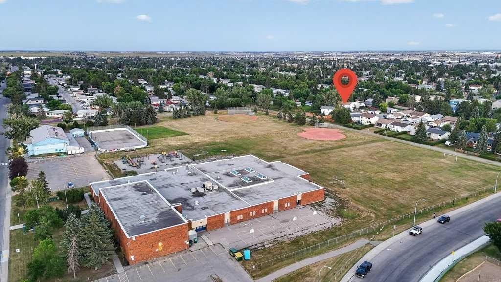 3046 32A Avenue Se, Calgary, AB - Outdoor With View