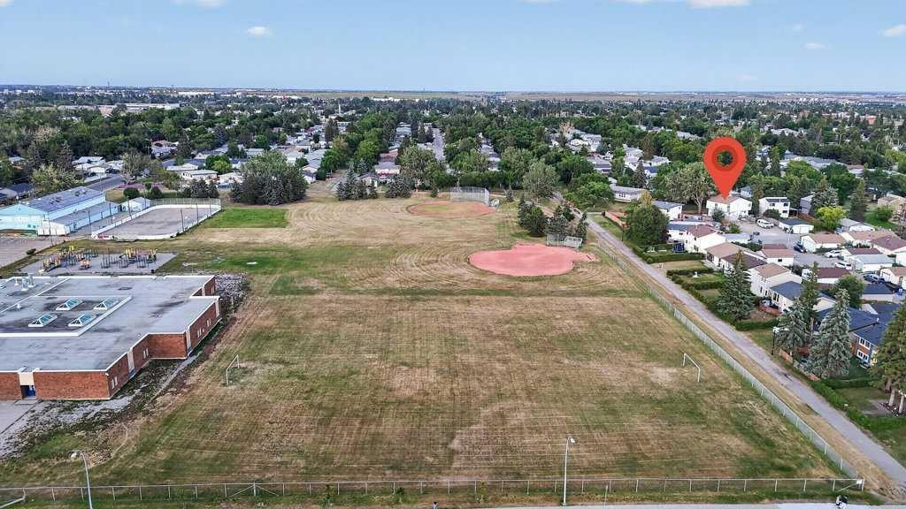 3046 32A Avenue Se, Calgary, AB - Outdoor With View