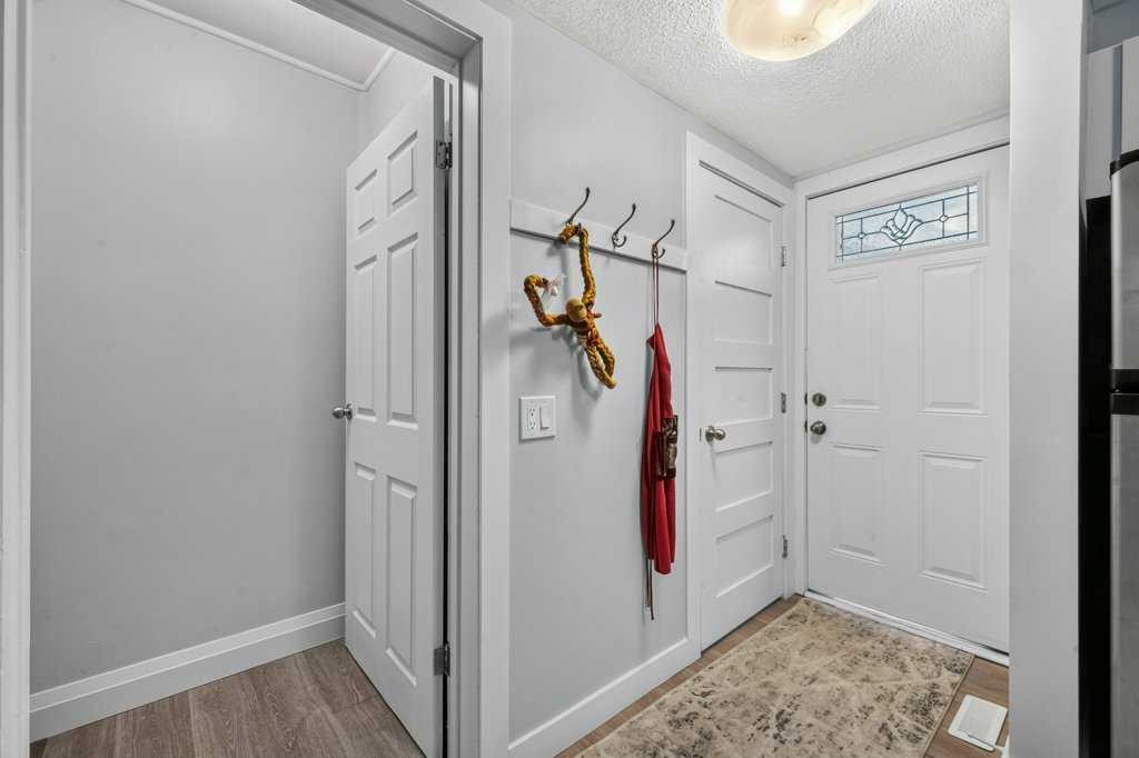 3046 32A Avenue Se, Calgary, AB - Indoor Photo Showing Other Room