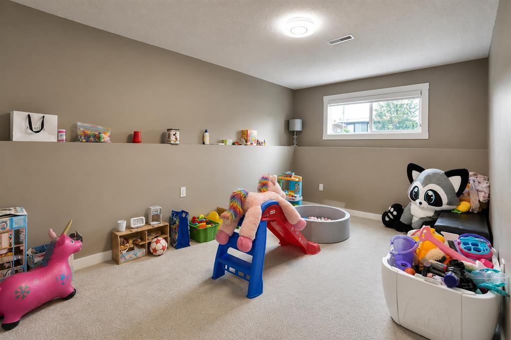 115 Abingdon Crescent Ne, Calgary, AB - Indoor Photo Showing Other Room