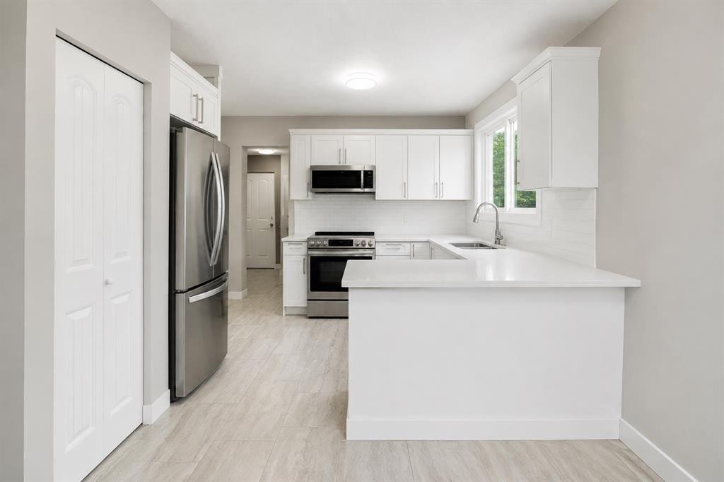 115 Abingdon Crescent Ne, Calgary, AB - Indoor Photo Showing Kitchen With Stainless Steel Kitchen