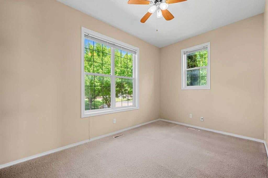 31 Elgin Green Se, Calgary, AB - Indoor Photo Showing Other Room