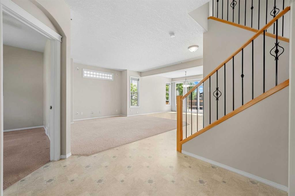 31 Elgin Green Se, Calgary, AB - Indoor Photo Showing Other Room
