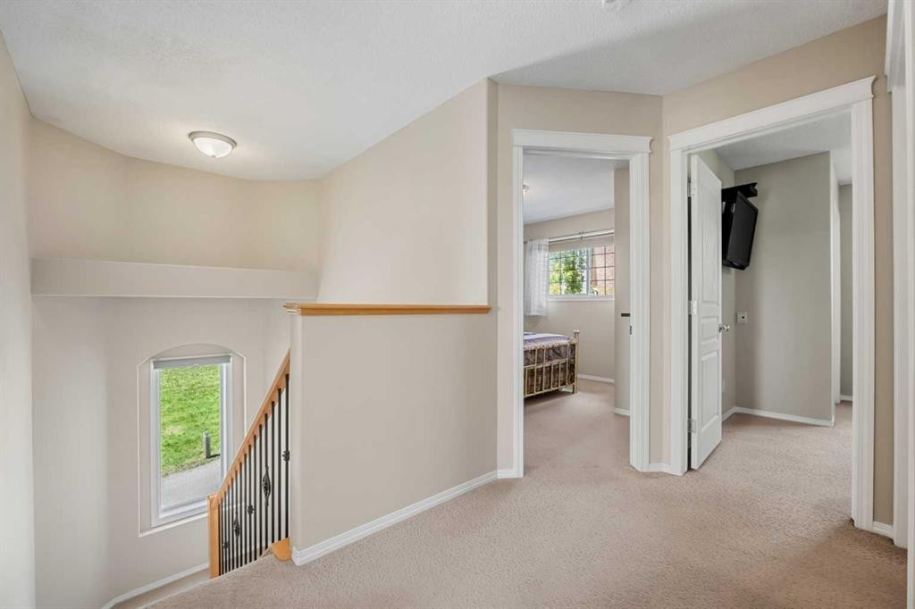 31 Elgin Green Se, Calgary, AB - Indoor Photo Showing Other Room