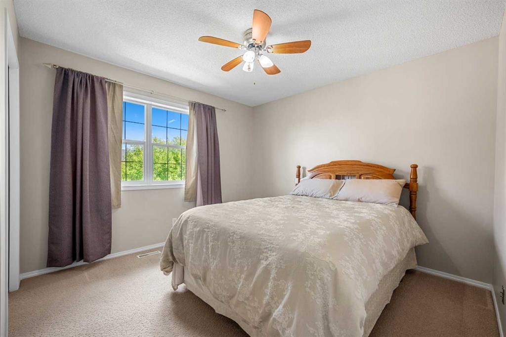31 Elgin Green Se, Calgary, AB - Indoor Photo Showing Bedroom