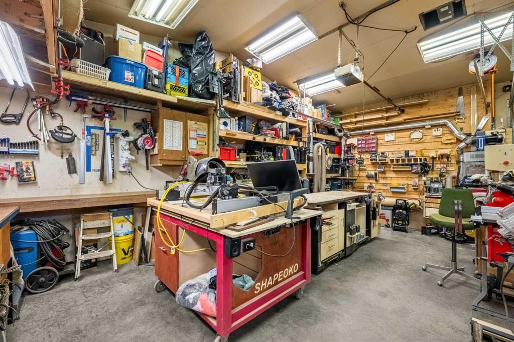 31 Elgin Green Se, Calgary, AB - Indoor With Storage