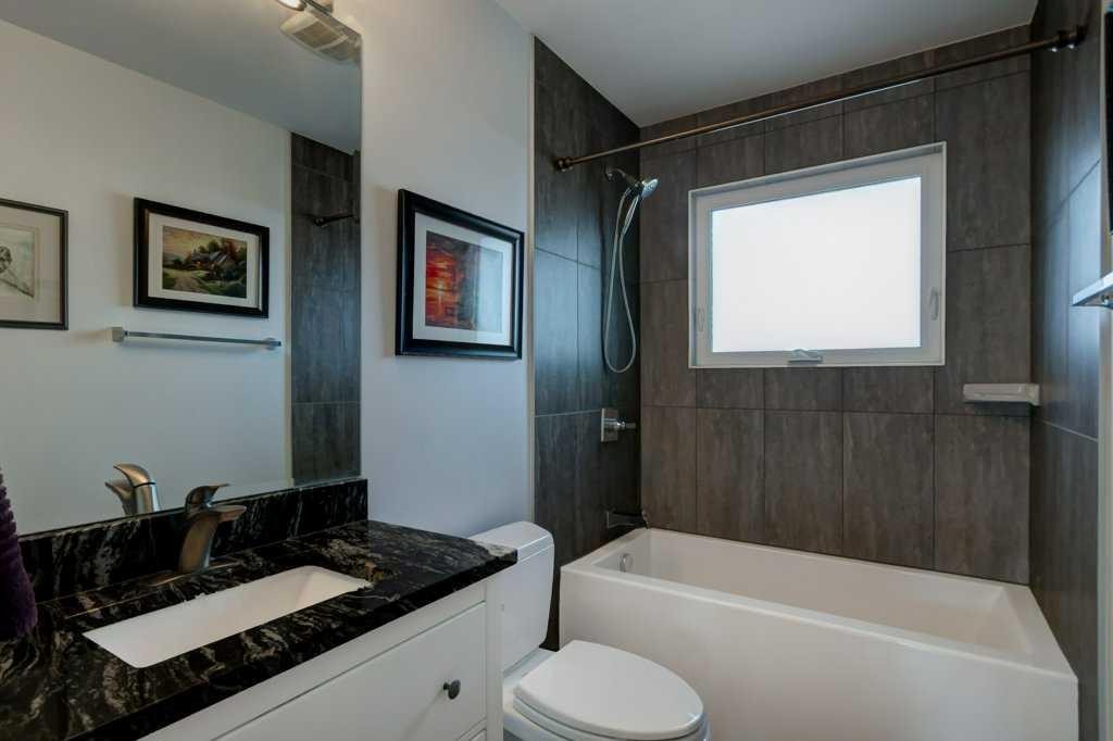 48 Hillary Crescent Sw, Calgary, AB - Indoor Photo Showing Bathroom