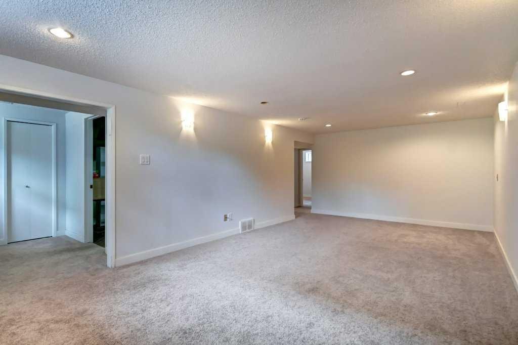 48 Hillary Crescent Sw, Calgary, AB - Indoor Photo Showing Other Room