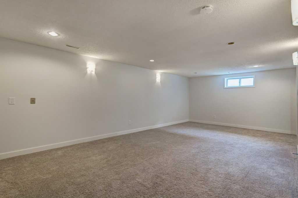 48 Hillary Crescent Sw, Calgary, AB - Indoor Photo Showing Other Room