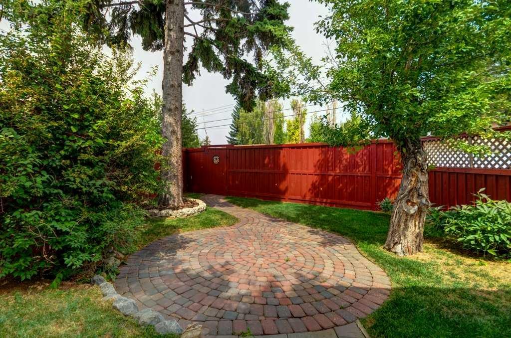 48 Hillary Crescent Sw, Calgary, AB - Outdoor