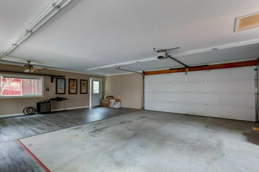 48 Hillary Crescent Sw, Calgary, AB - Indoor Photo Showing Garage