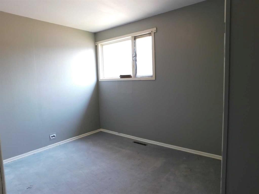 122 44 Avenue West, Claresholm, AB - Indoor Photo Showing Other Room