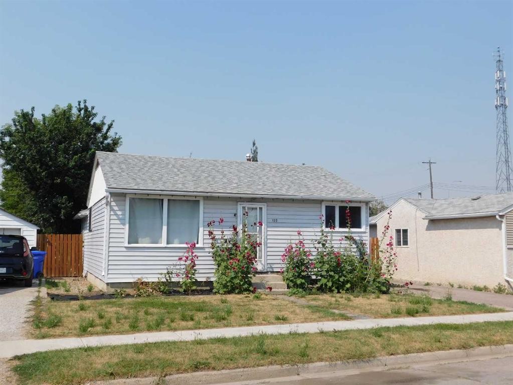 122 44 Avenue West, Claresholm, AB - Outdoor