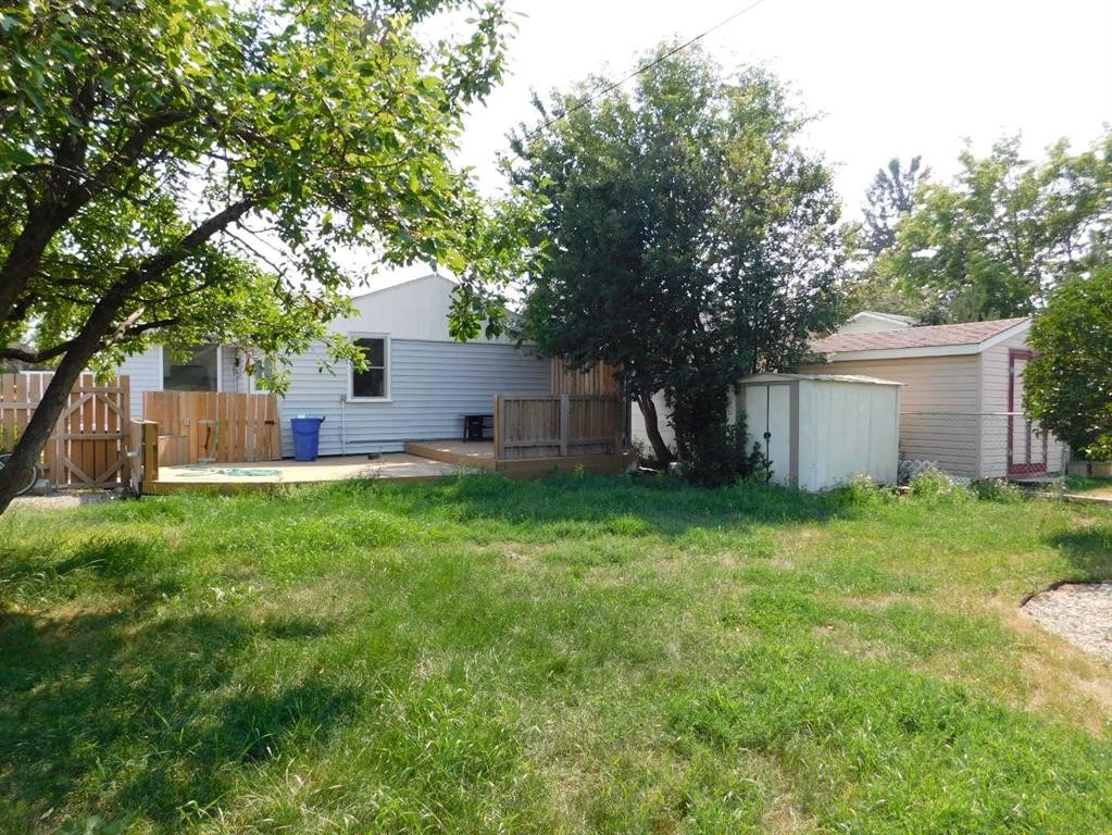 122 44 Avenue West, Claresholm, AB - Outdoor