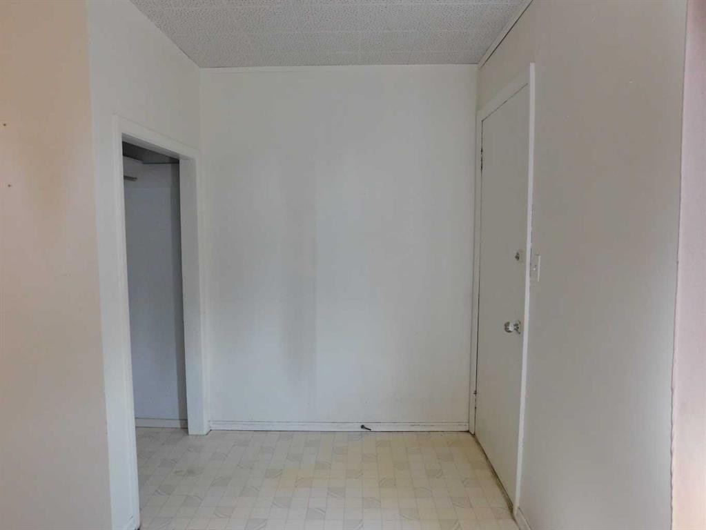 122 44 Avenue West, Claresholm, AB - Indoor Photo Showing Other Room