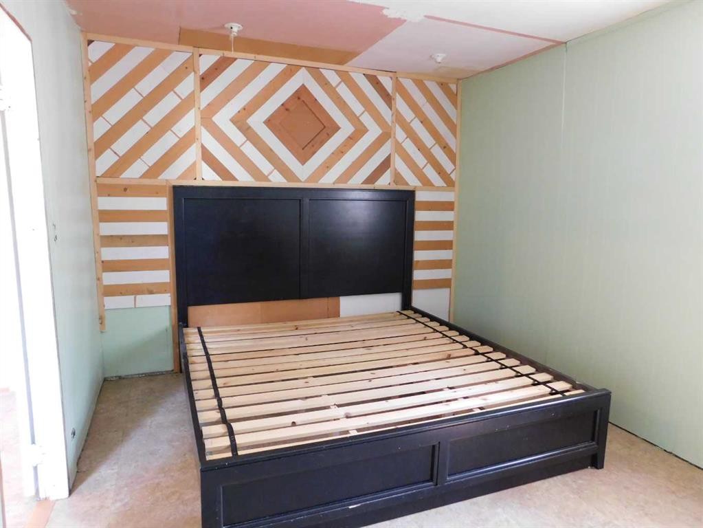 122 44 Avenue West, Claresholm, AB - Indoor Photo Showing Bedroom
