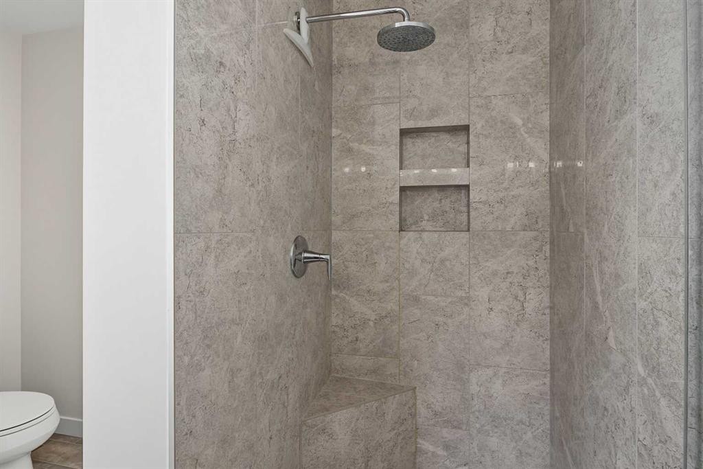 21 Edgebrook Park Nw, Calgary, AB - Indoor Photo Showing Bathroom