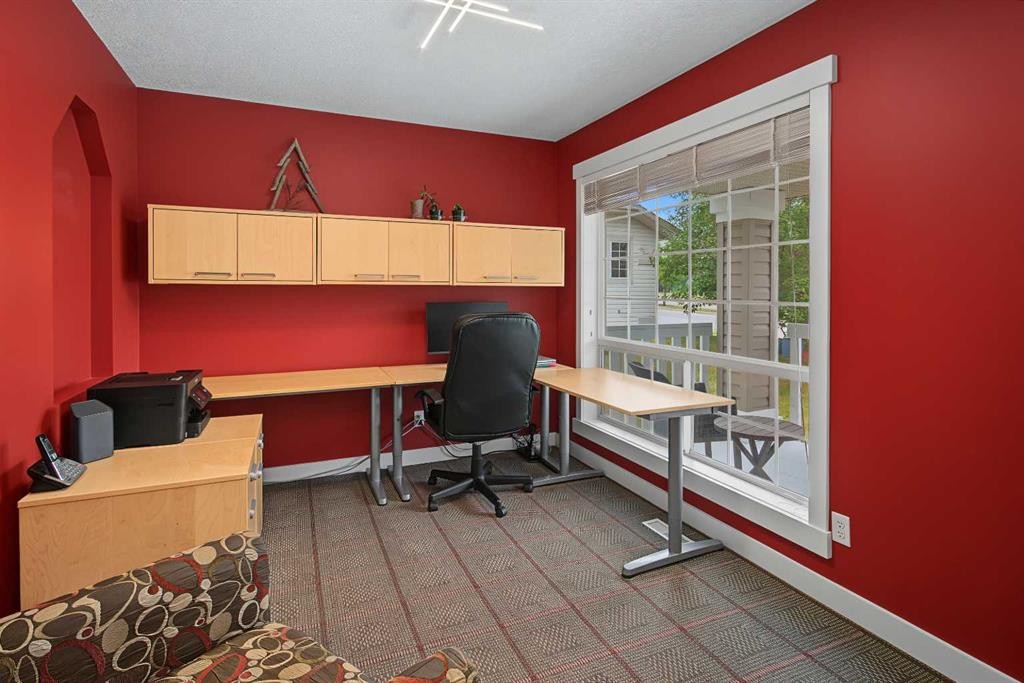 21 Edgebrook Park Nw, Calgary, AB - Indoor Photo Showing Office