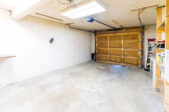 801 Canfield Way Sw, Calgary, AB - Indoor Photo Showing Garage