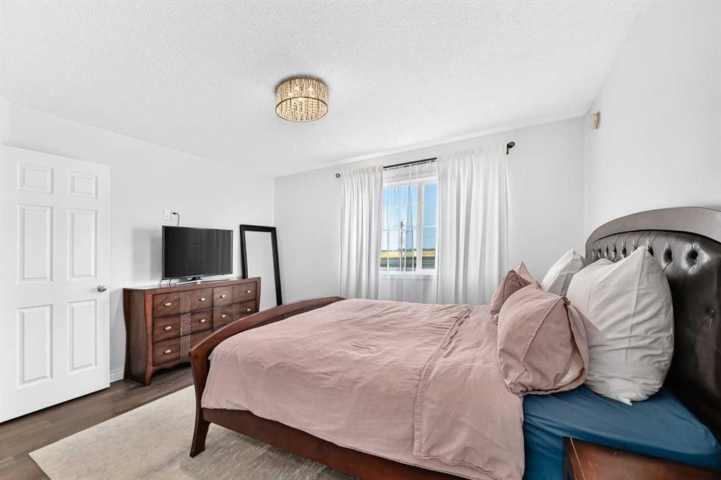 224 Viewpointe Terrace, Chestermere, AB - Indoor Photo Showing Bedroom
