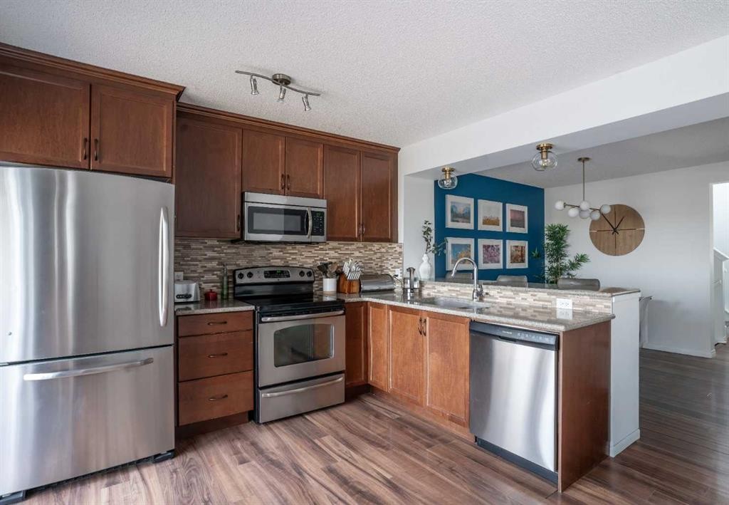 224 Viewpointe Terrace, Chestermere, AB - Indoor Photo Showing Kitchen With Stainless Steel Kitchen