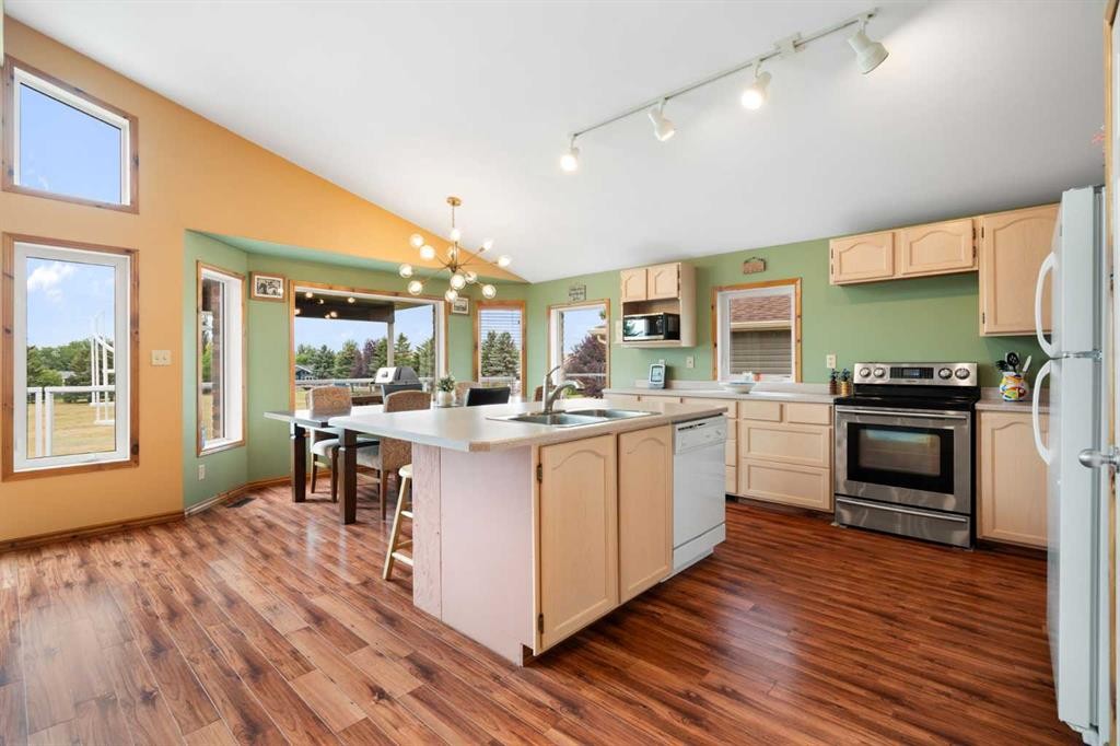 436 Sunset Drive, Rural Vulcan County, AB - Indoor Photo Showing Kitchen With Double Sink