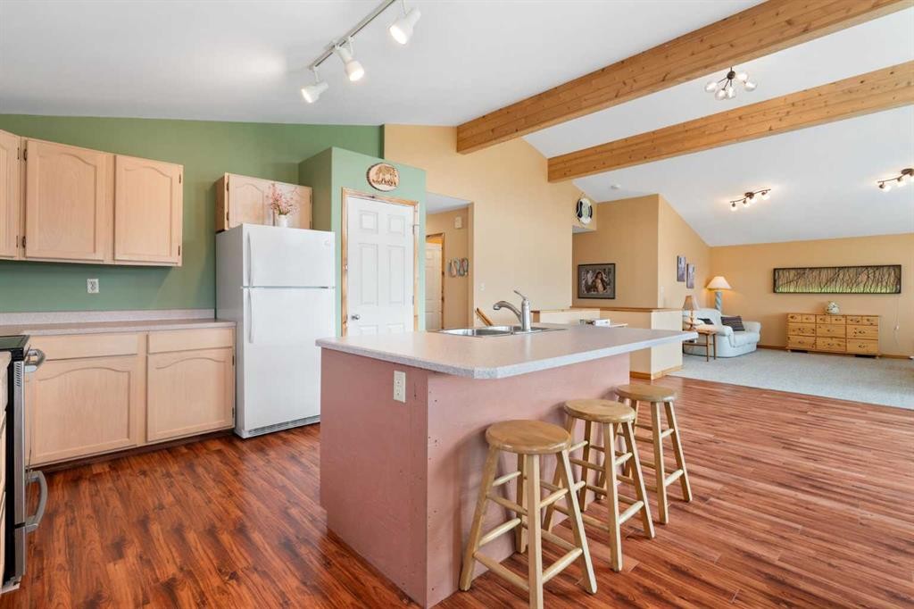 436 Sunset Drive, Rural Vulcan County, AB - Indoor Photo Showing Kitchen