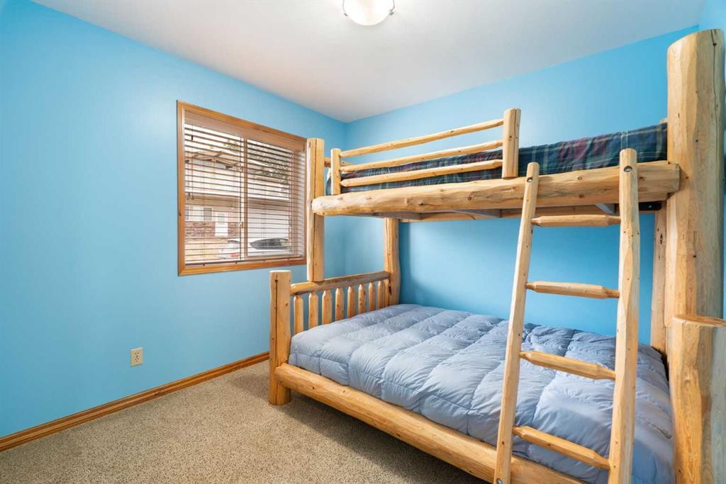 436 Sunset Drive, Rural Vulcan County, AB - Indoor Photo Showing Bedroom