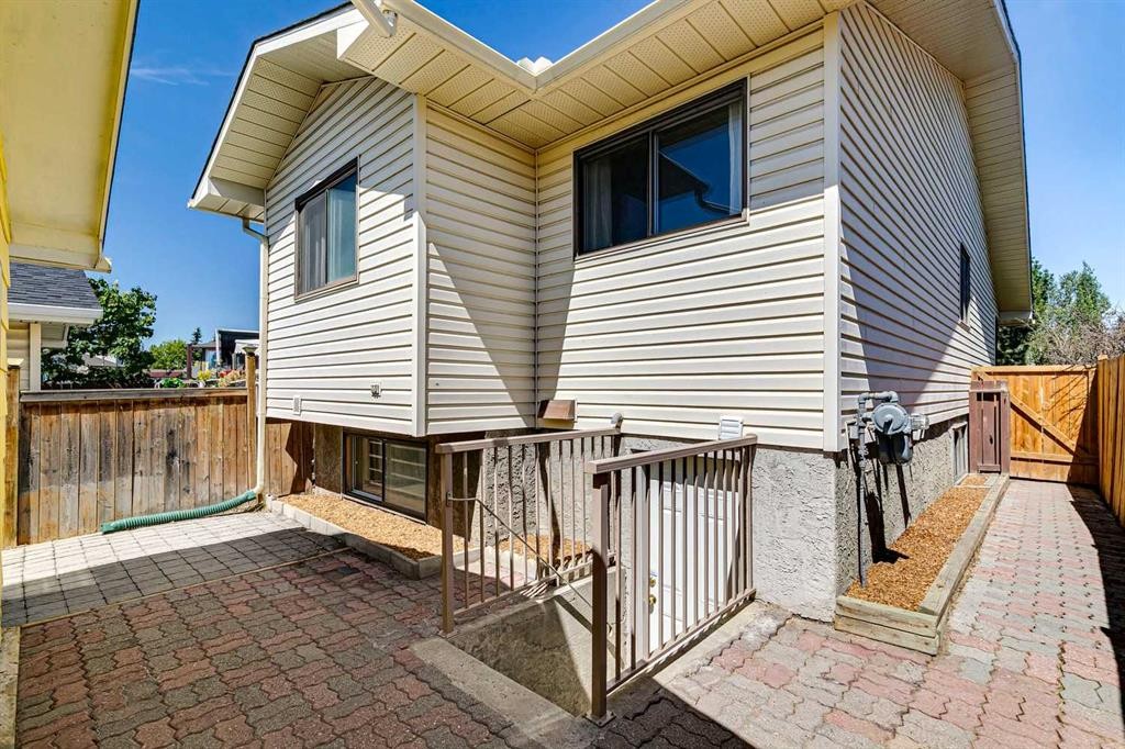 3624 Cedarille Drive Sw, Calgary, AB - Outdoor With Exterior