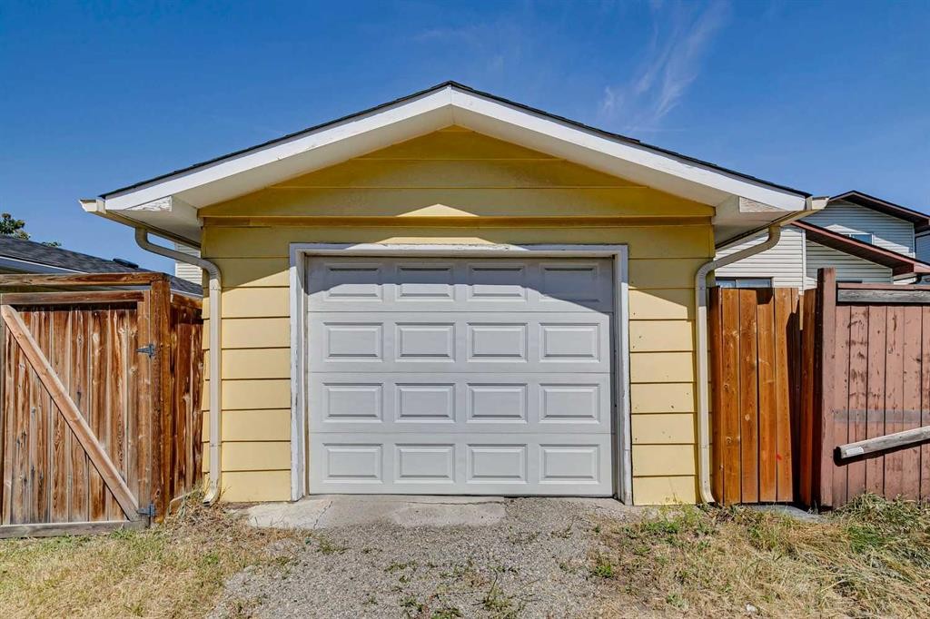 3624 Cedarille Drive Sw, Calgary, AB - Outdoor With Exterior