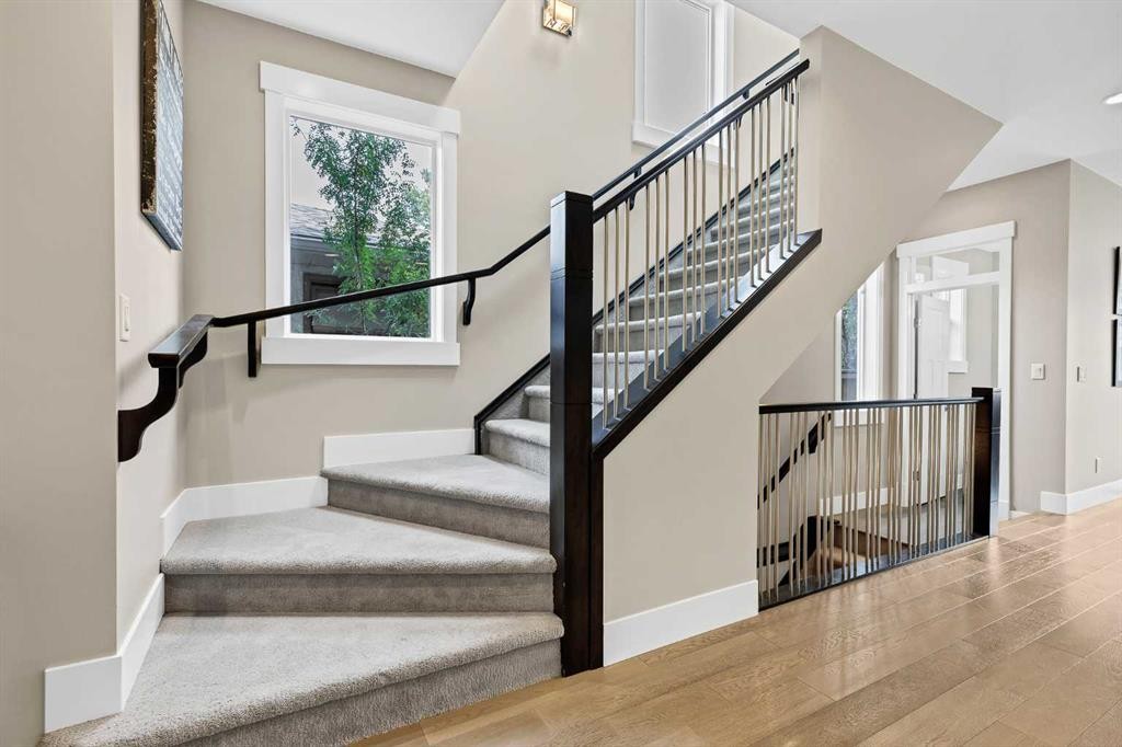 2830 42 Street Sw, Calgary, AB - Indoor Photo Showing Other Room
